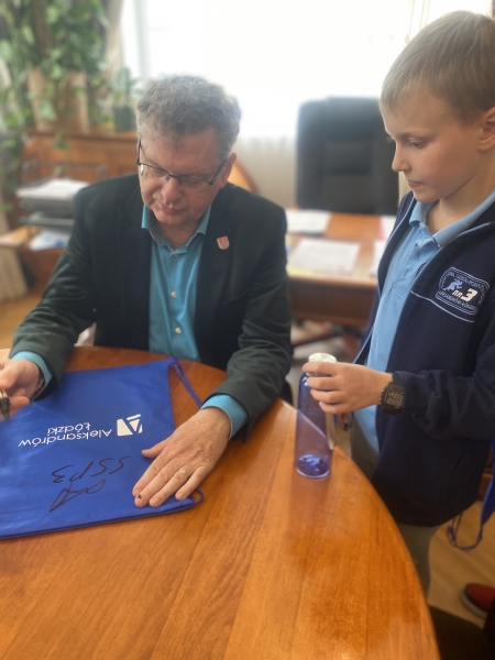 Urząd Mista oraz telewizja i gazeta naszego miasta.