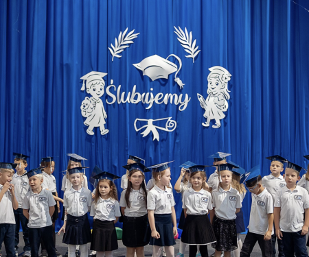 UROCZYSTE ŚLUBOWANIE UCZNIÓW KLAS I