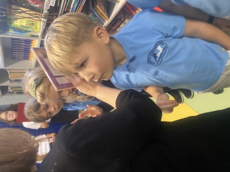 Pasowanie na Czytelnika Biblioteki Szkolnej – klasa 1b